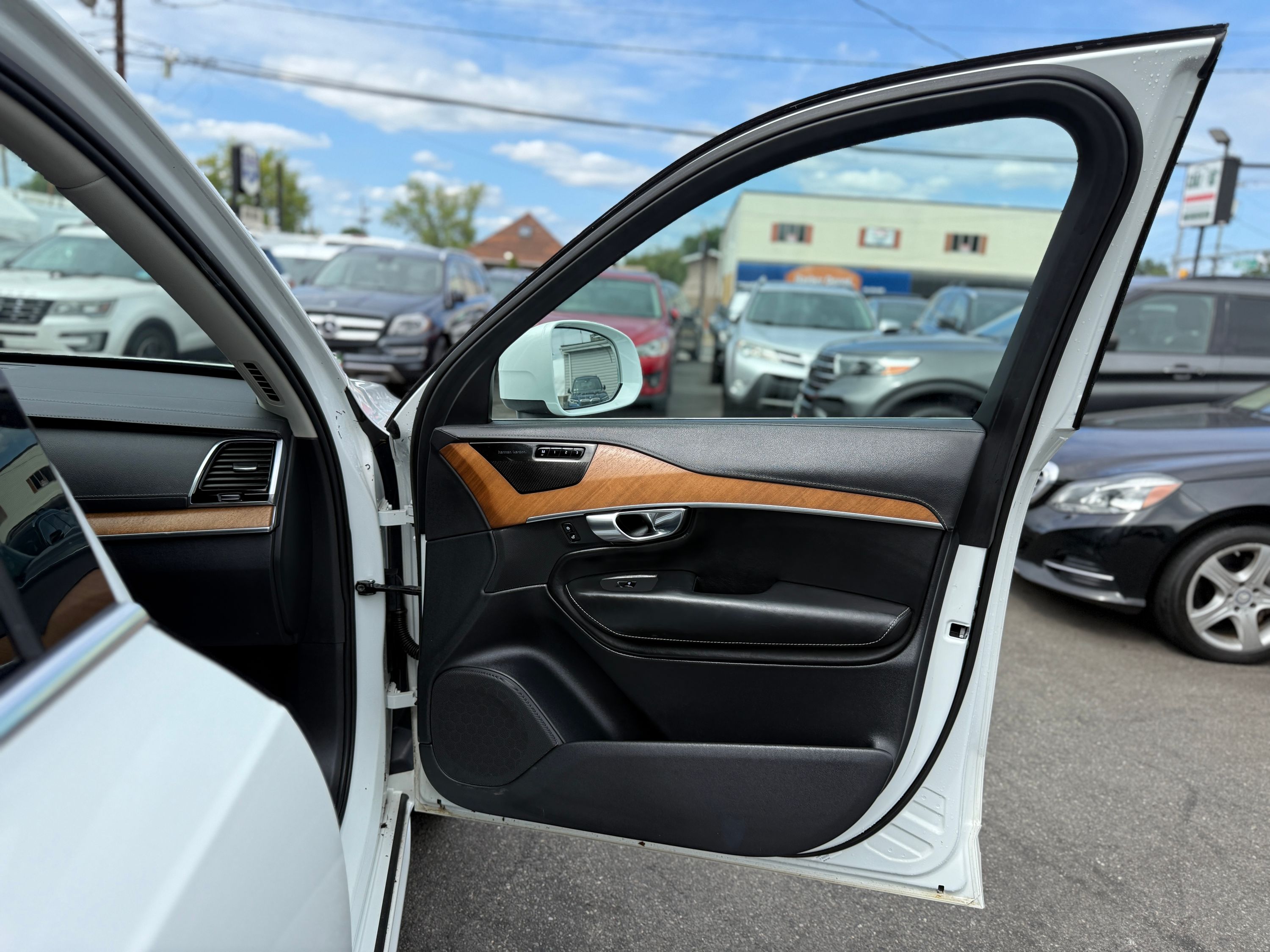 2019 Volvo XC90 Inscription Image 23 of 43