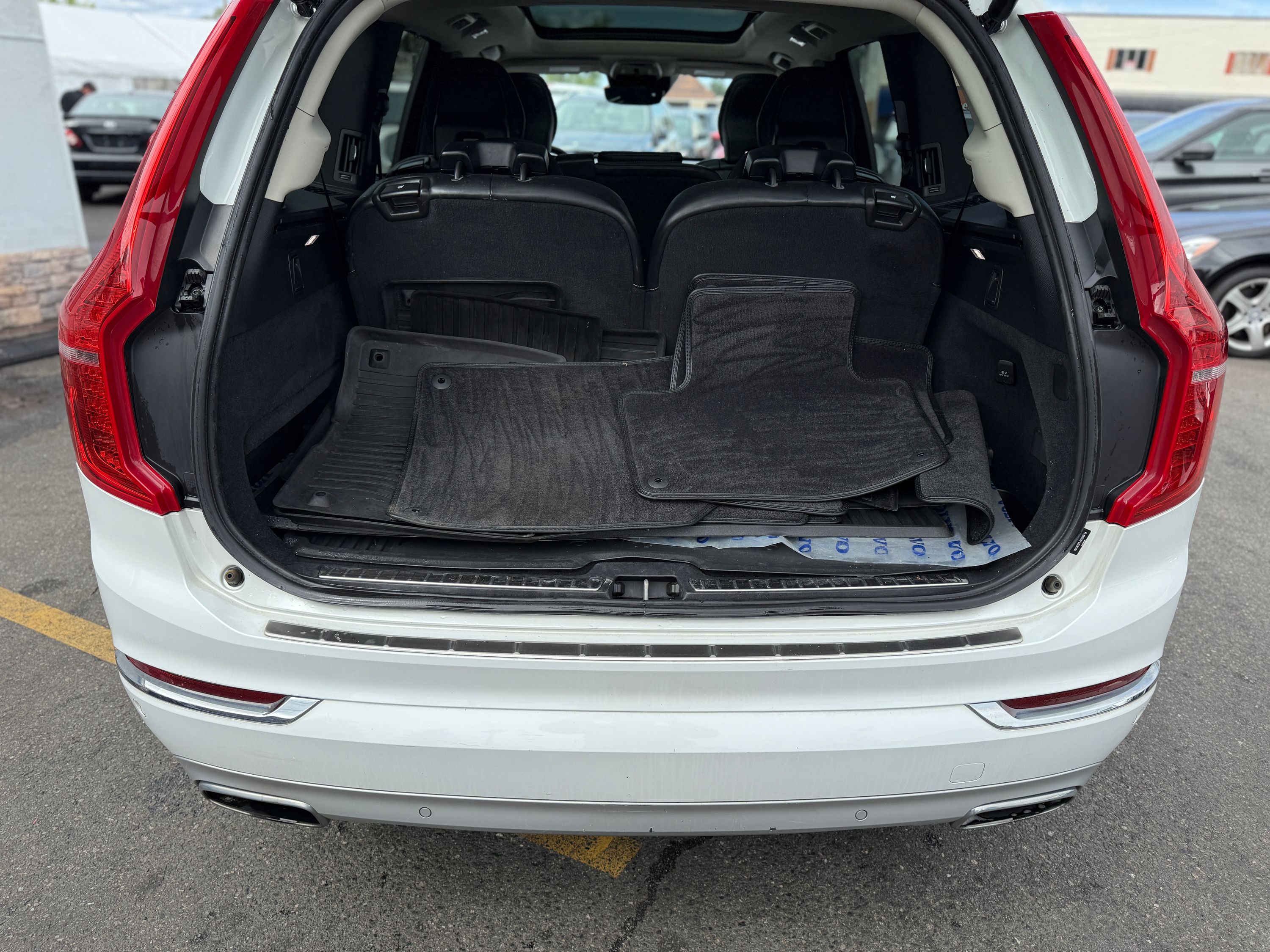 2019 Volvo XC90 Inscription Image 11 of 43