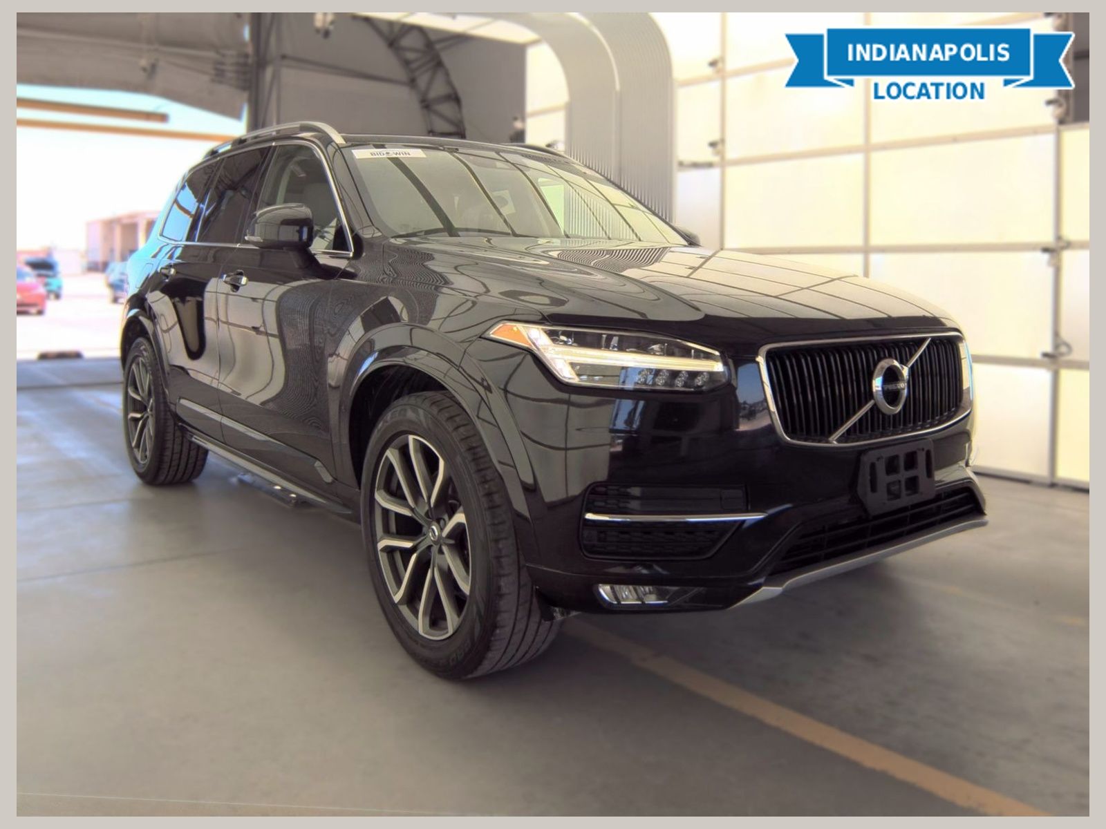 2019 Volvo XC90 Momentum Image 2 of 6
