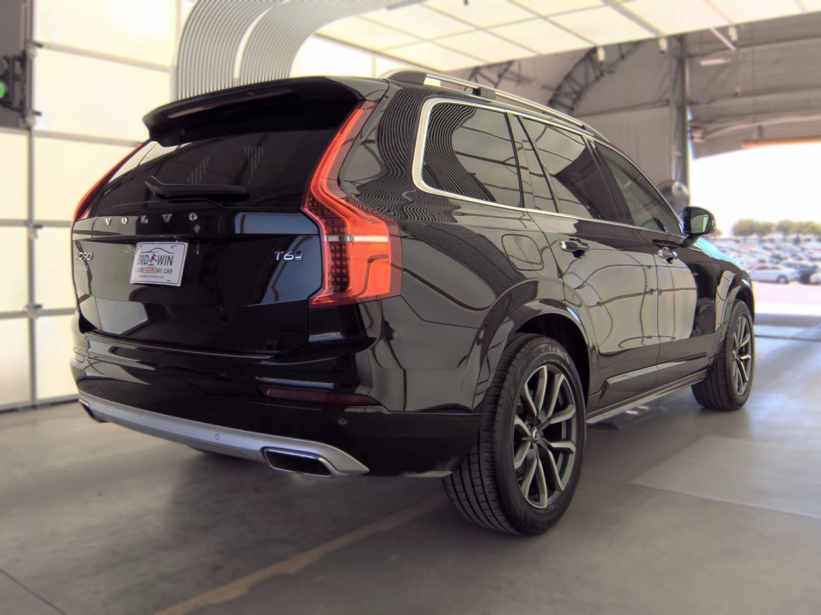 2019 Volvo XC90 Momentum Image 3 of 6
