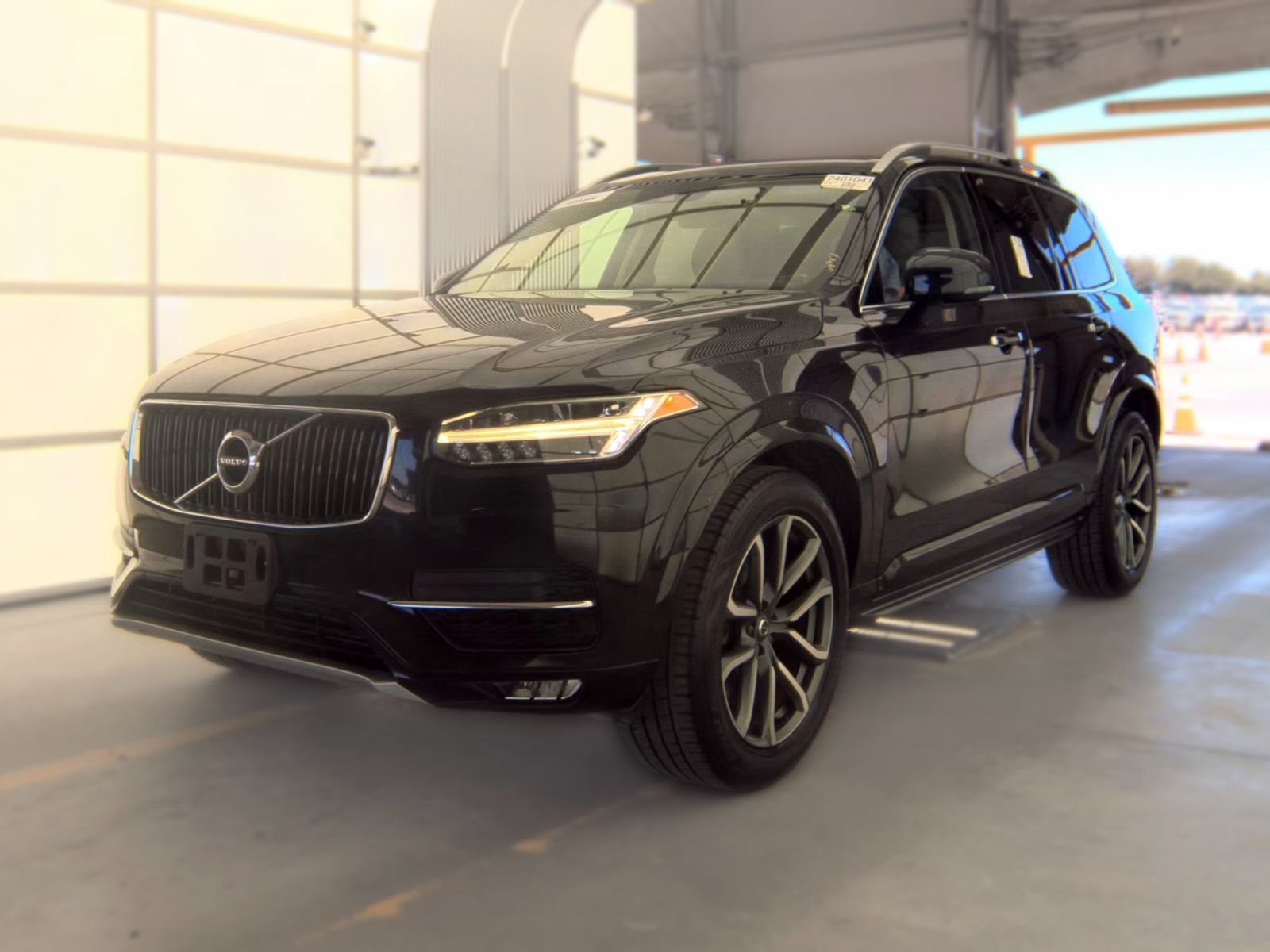 2019 Volvo XC90 Momentum Image 1 of 6