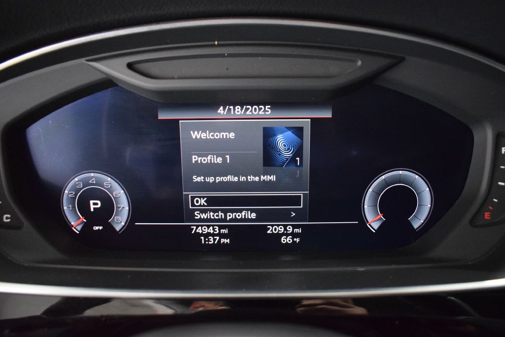 Vehicle image 33 of 43