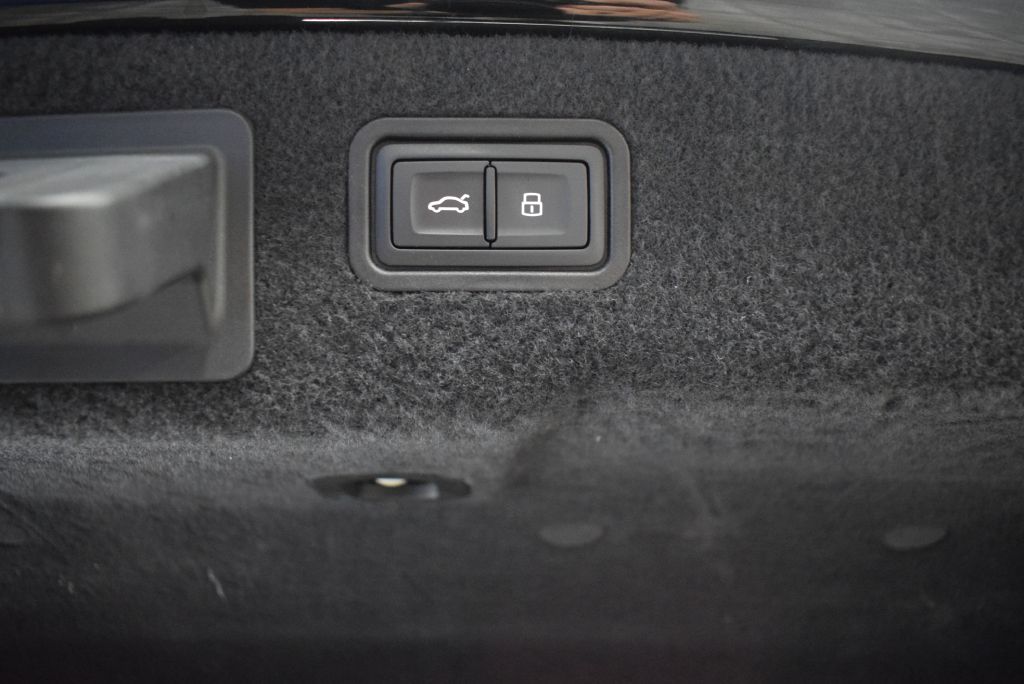 Vehicle image 15 of 43