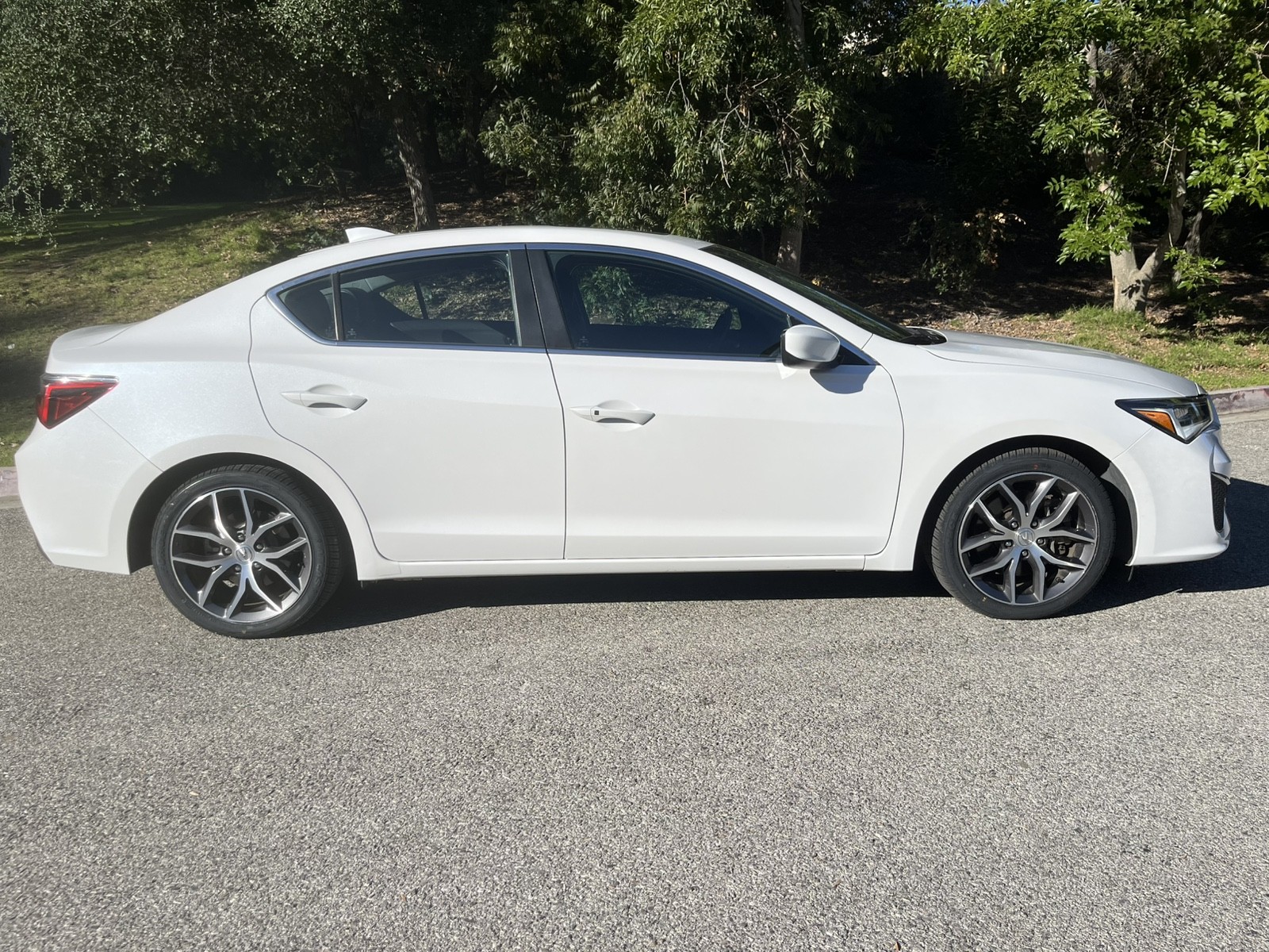2020 Acura ILX Premium Image 3 of 15