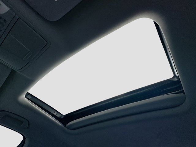 Vehicle image 16 of 18