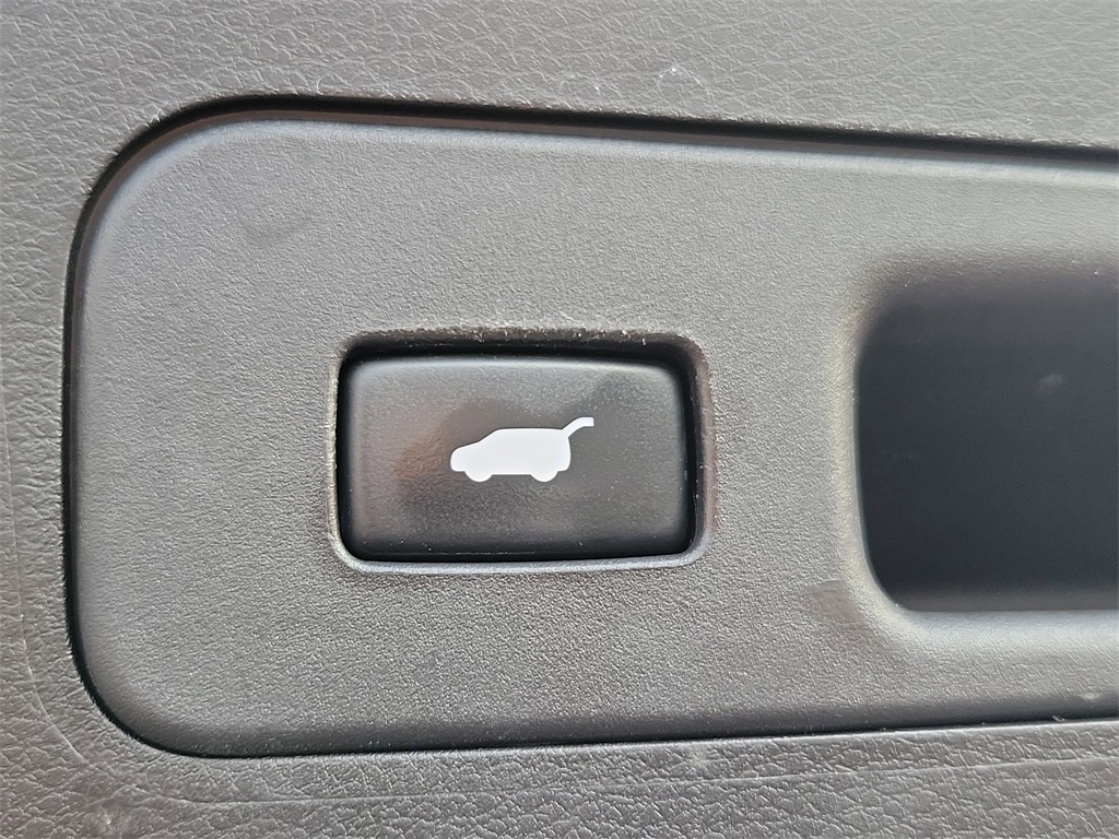 Vehicle image 32 of 35