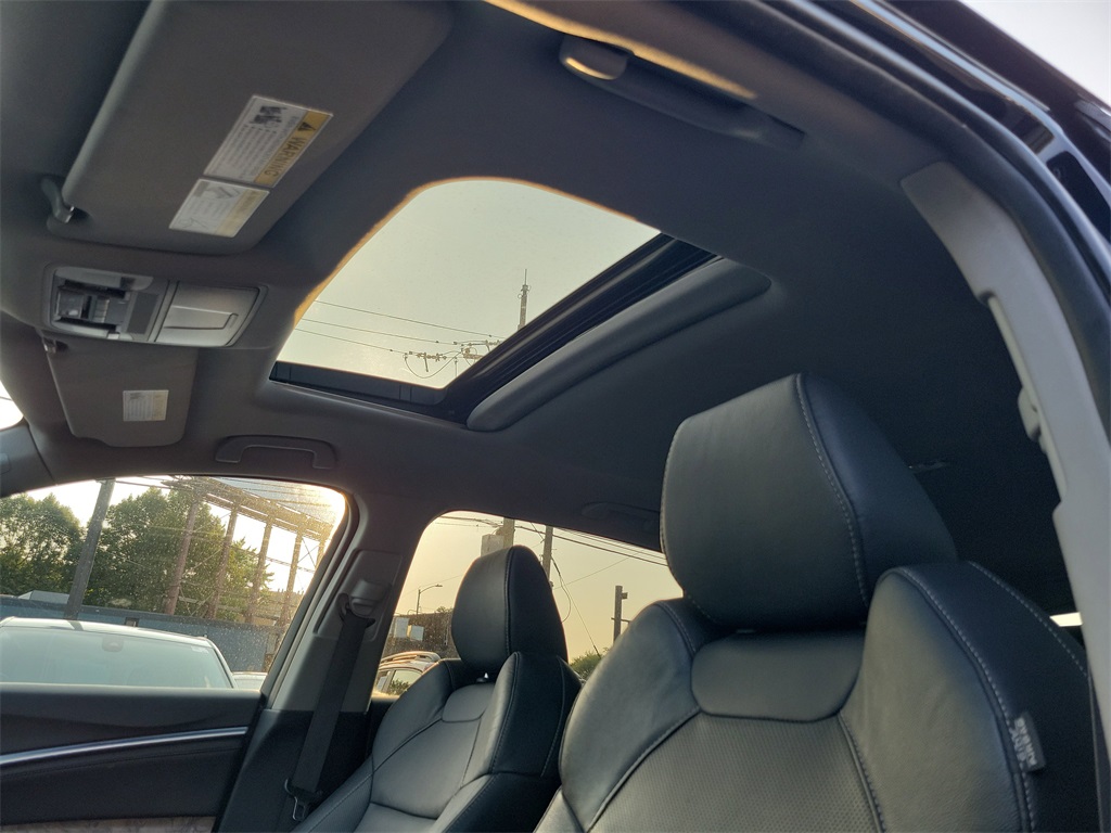Vehicle image 10 of 35