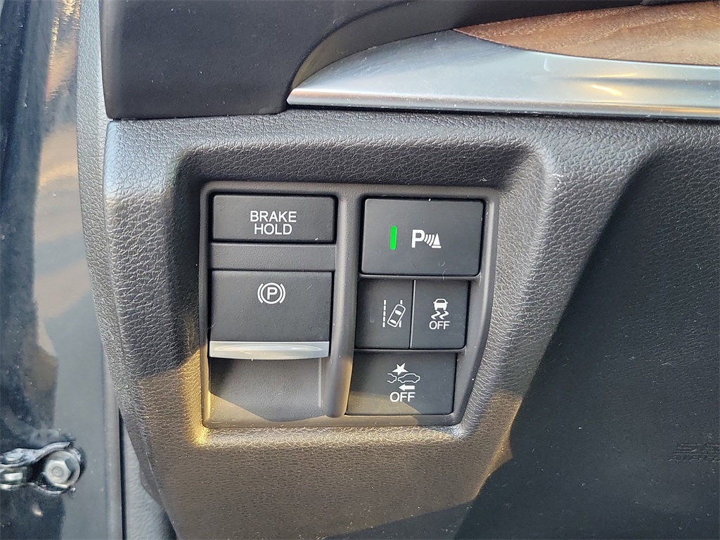 Vehicle image 27 of 35