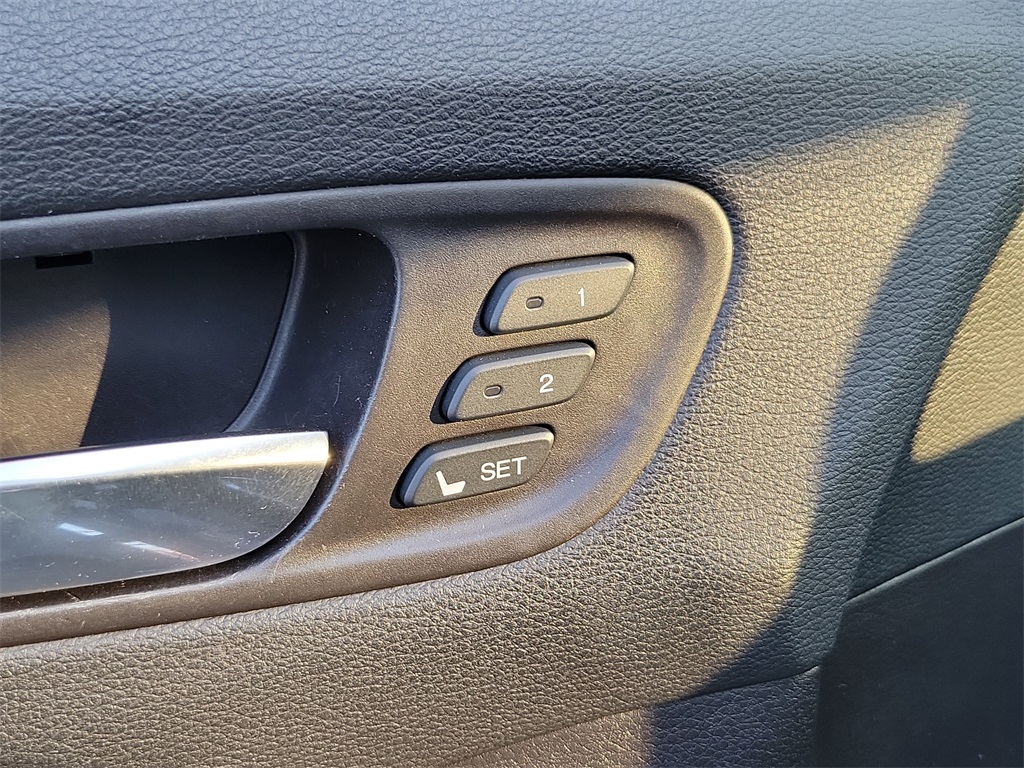 Vehicle image 24 of 35