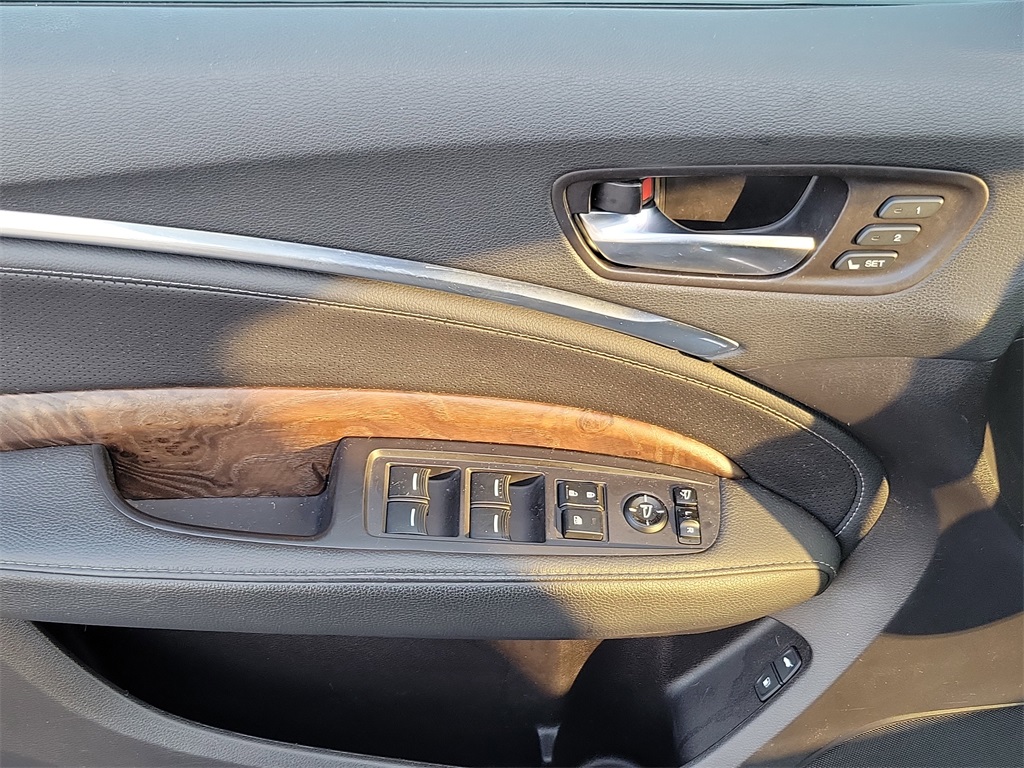 Vehicle image 21 of 35
