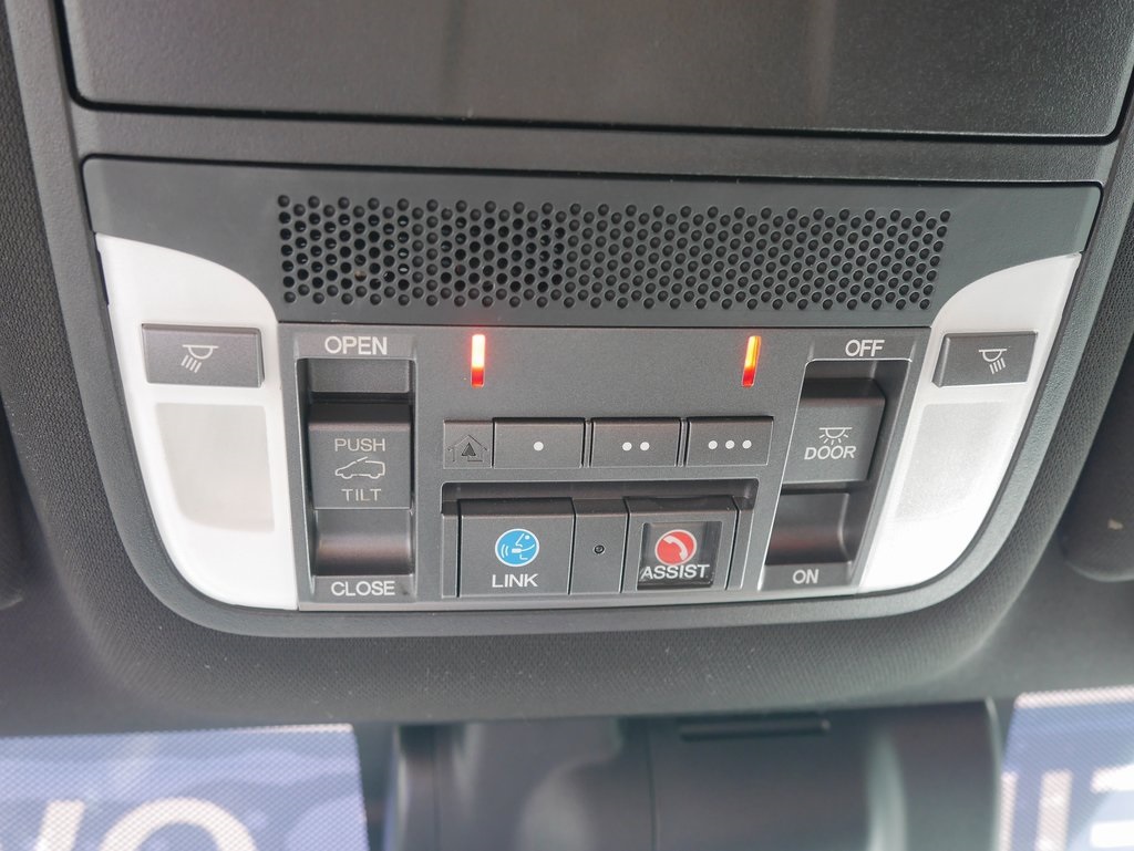 Vehicle image 33 of 39