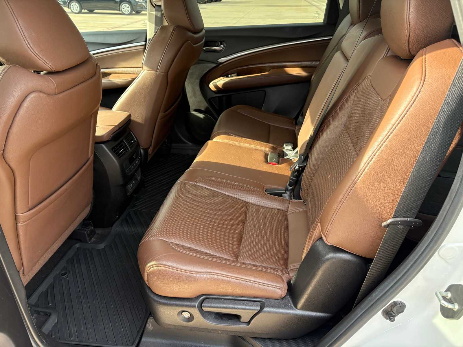 Vehicle image 11 of 24