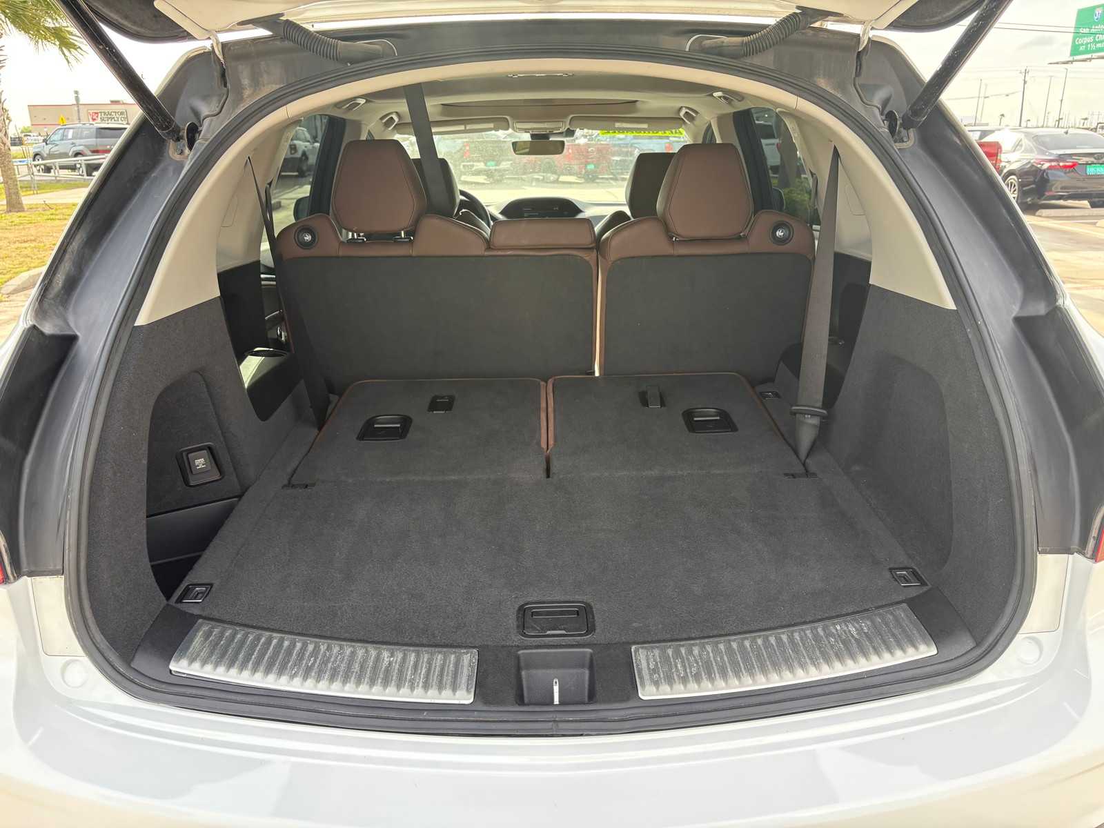 Vehicle image 10 of 24