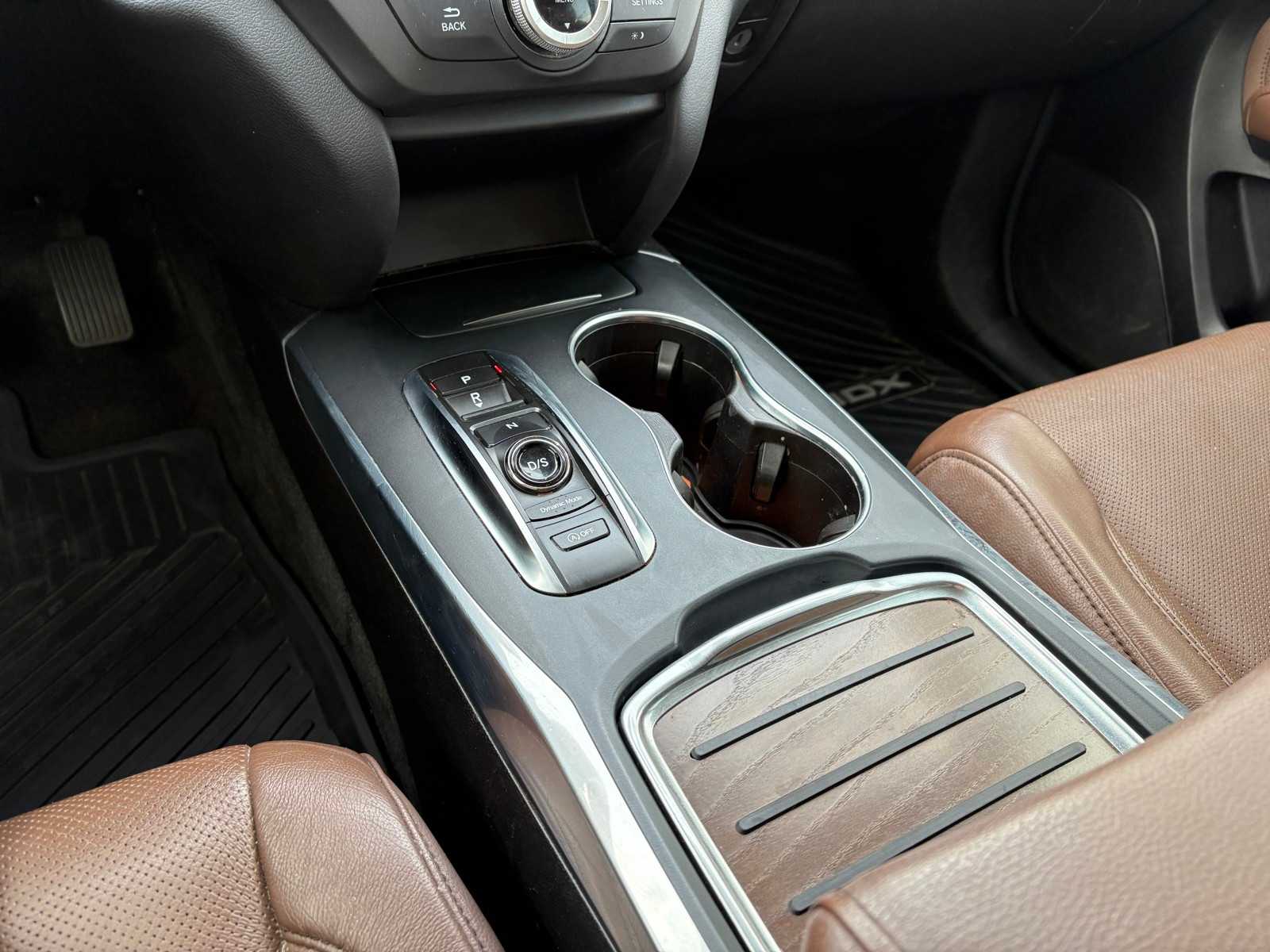Vehicle image 18 of 24