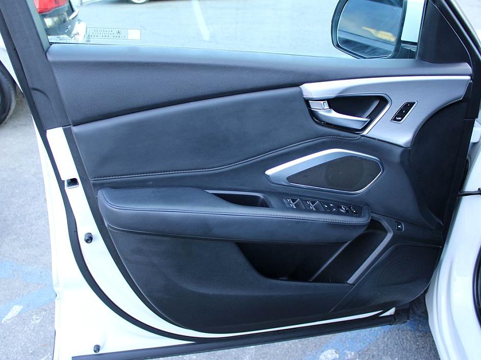 Vehicle image 8 of 21