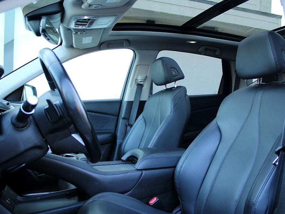 Vehicle image 10 of 21