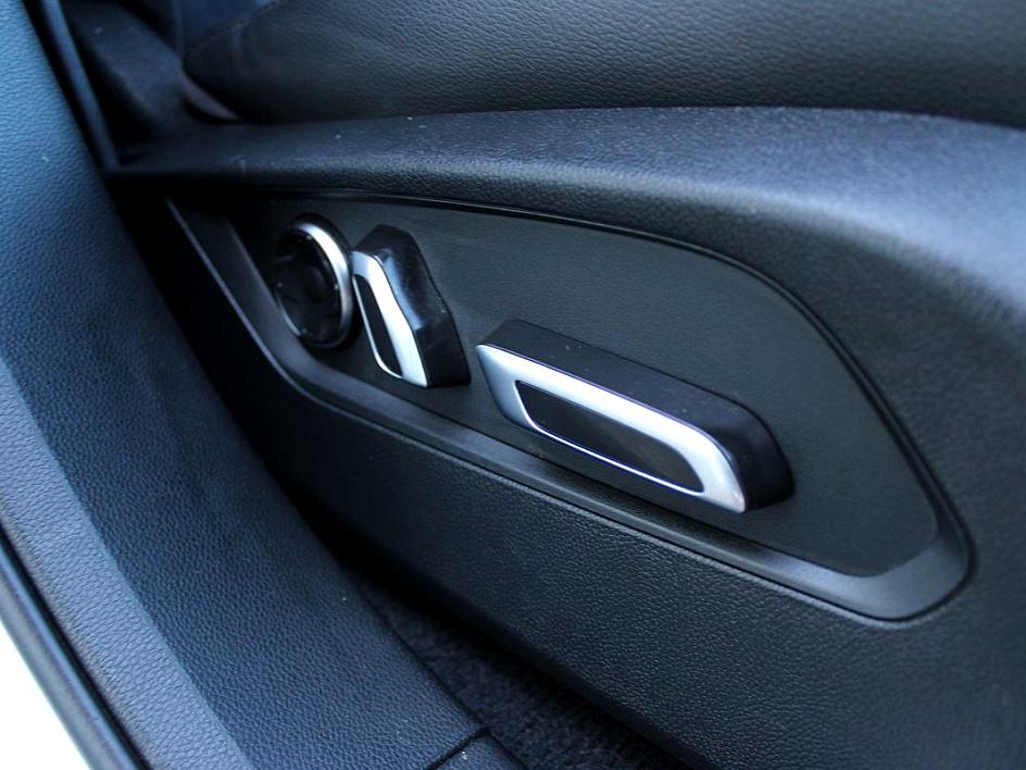 Vehicle image 17 of 21