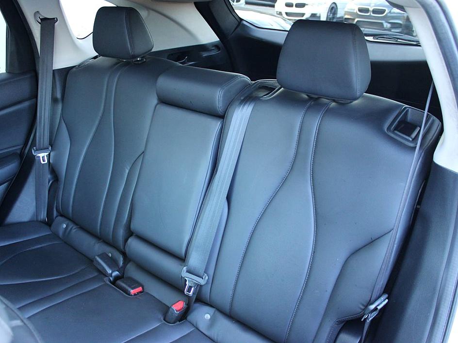Vehicle image 11 of 21