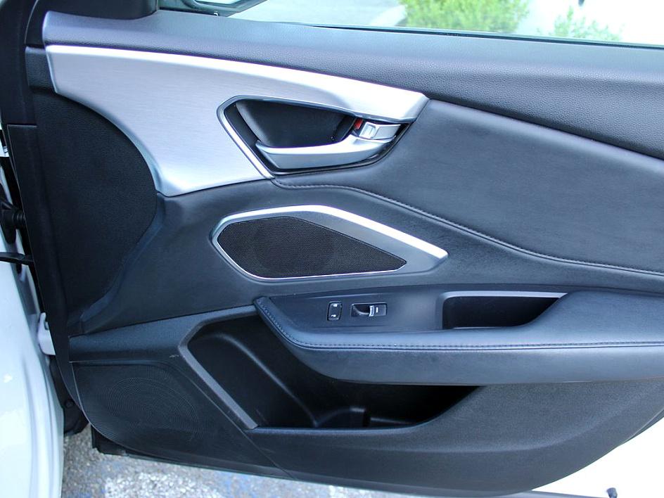 Vehicle image 16 of 21
