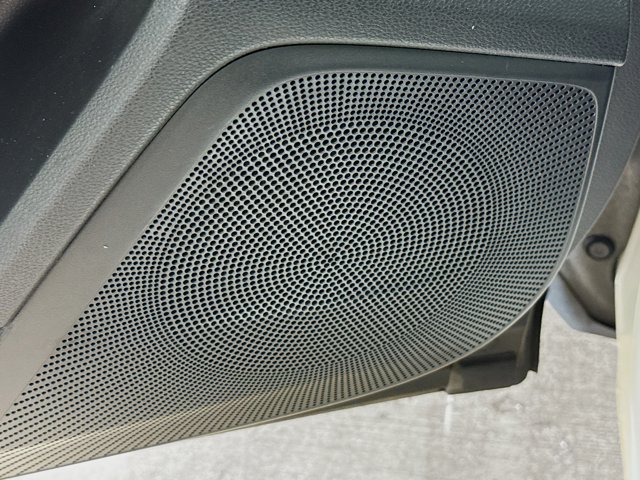Vehicle image 31 of 35