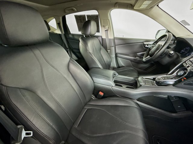 Vehicle image 14 of 35