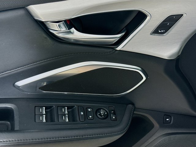 Vehicle image 25 of 35