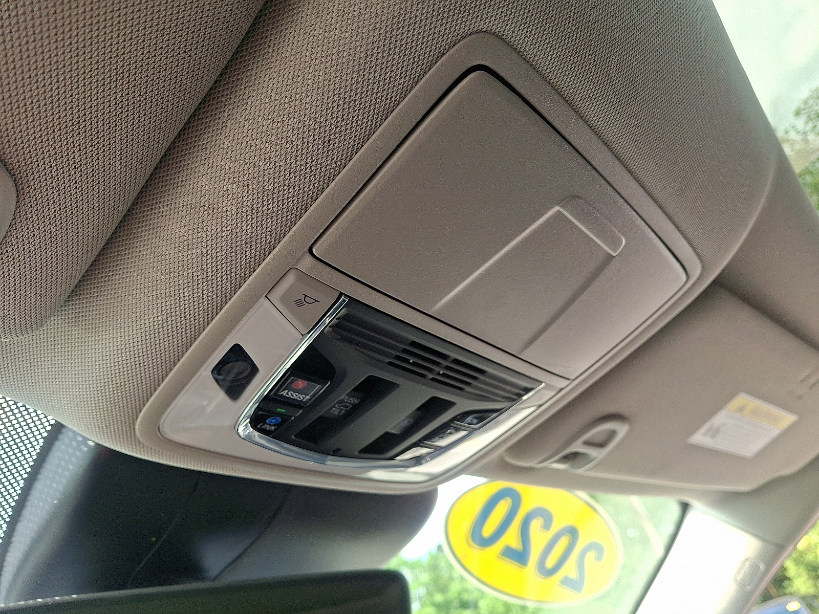 Vehicle image 28 of 32