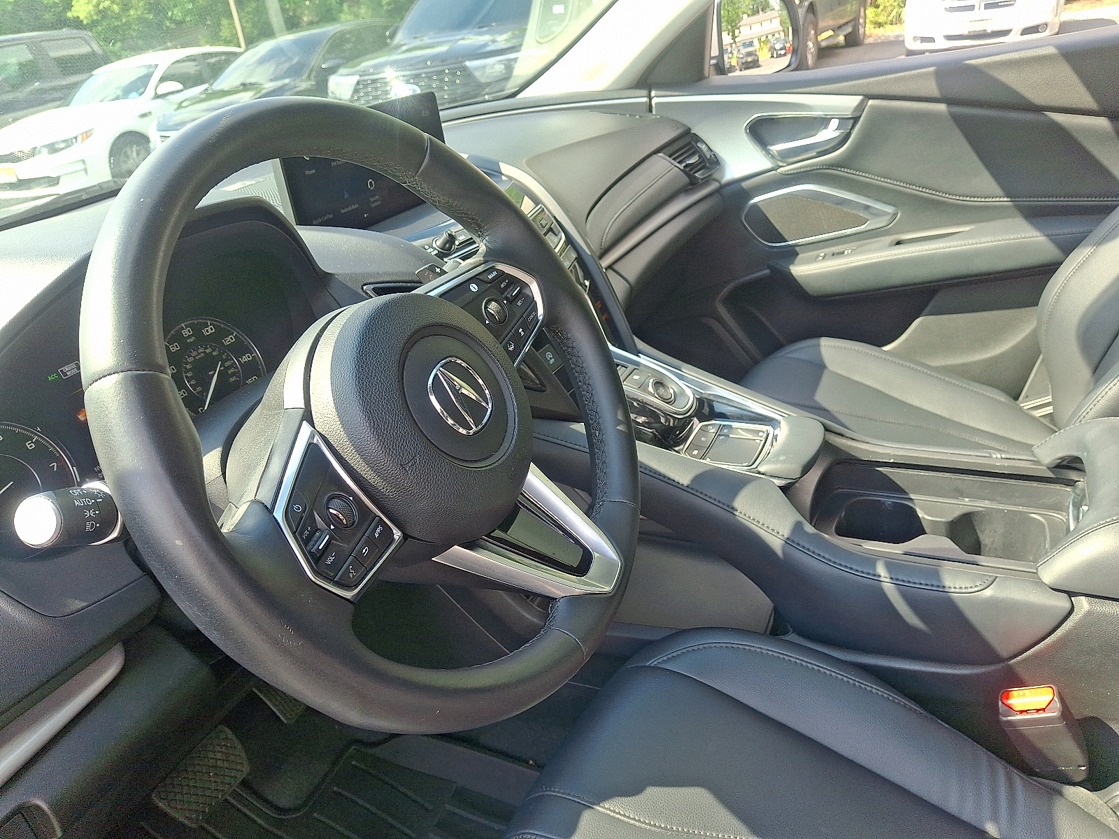 Vehicle image 16 of 32