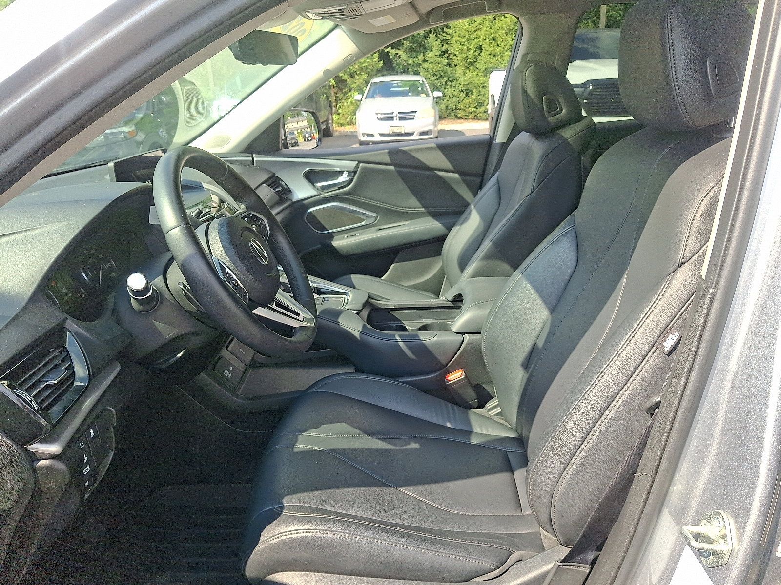 Vehicle image 15 of 32
