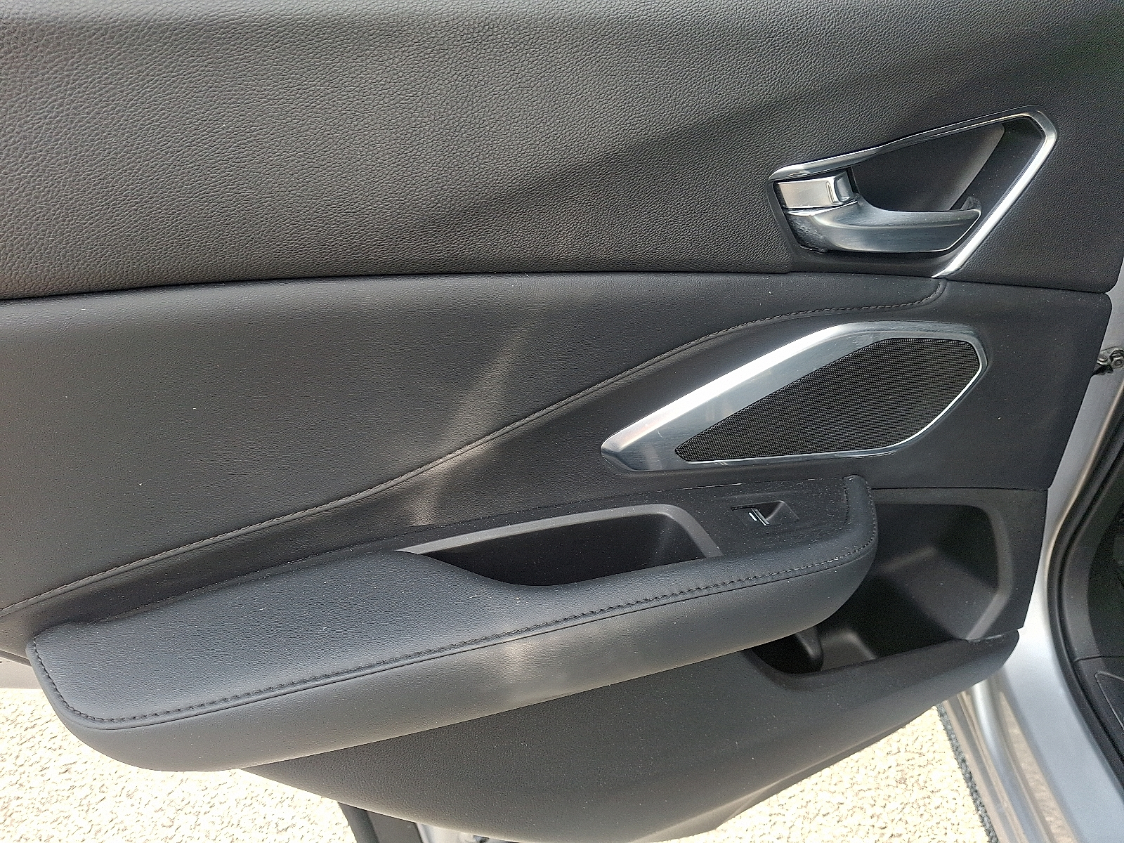 Vehicle image 25 of 32