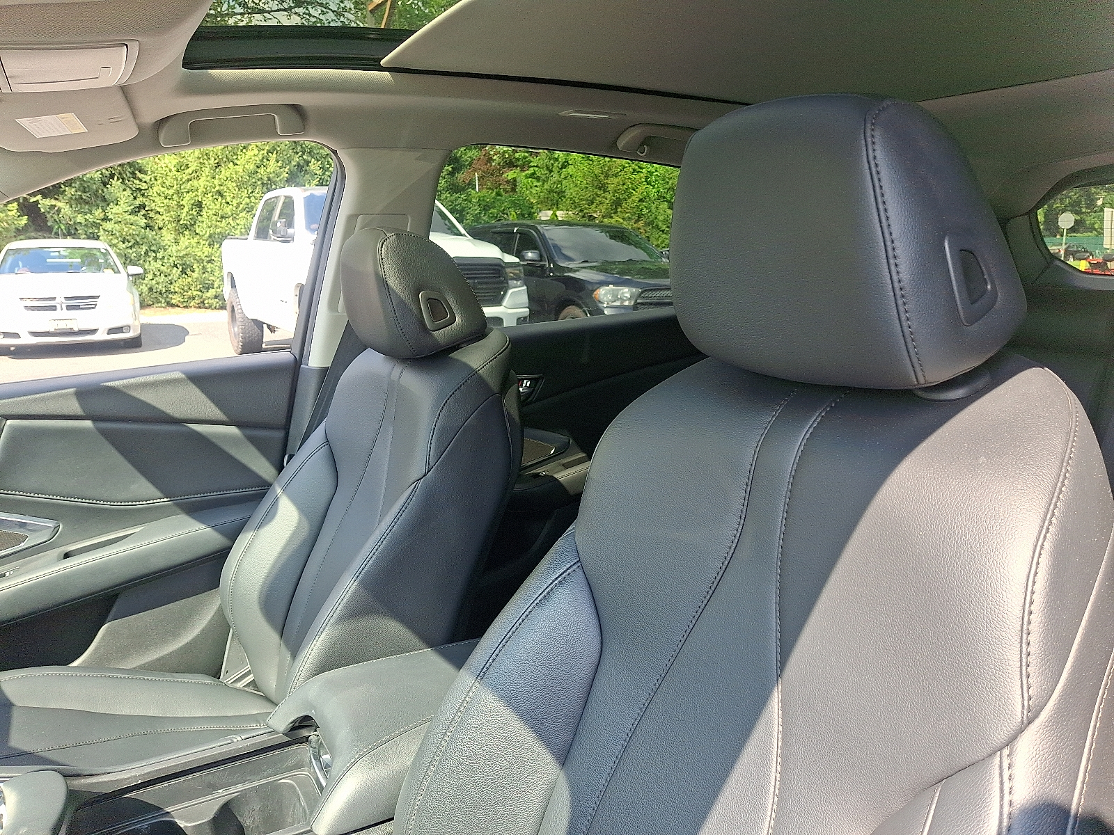 Vehicle image 14 of 32