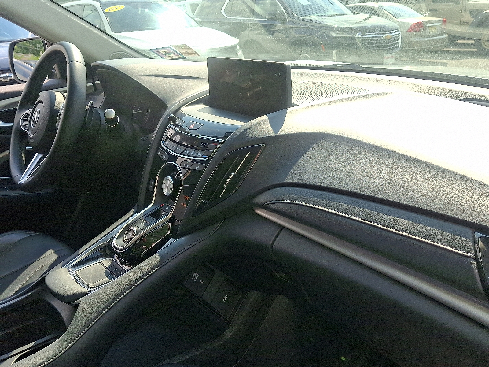 Vehicle image 17 of 32
