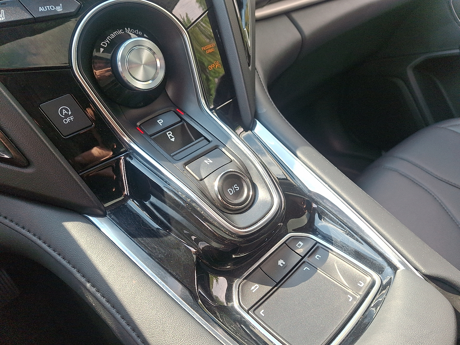 Vehicle image 23 of 32