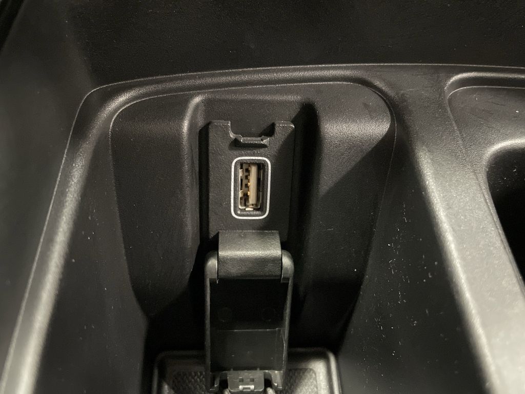 Vehicle image 27 of 42