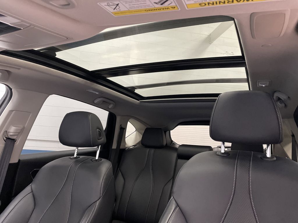 Vehicle image 11 of 42