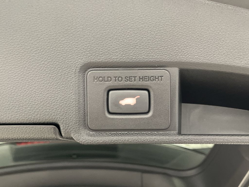 Vehicle image 18 of 42