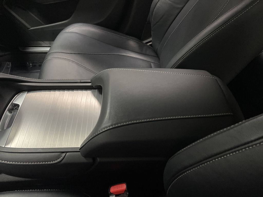 Vehicle image 23 of 42