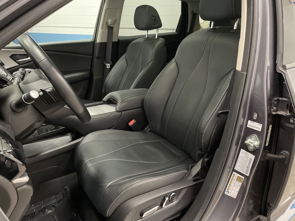 Vehicle image 8 of 42