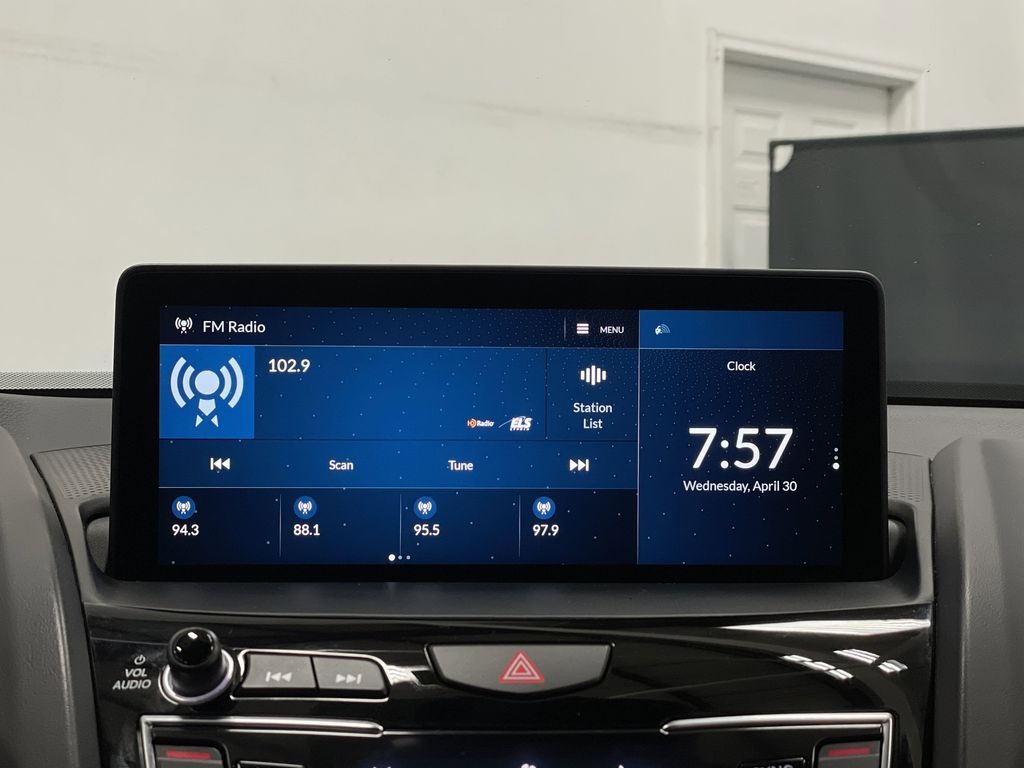 Vehicle image 21 of 42