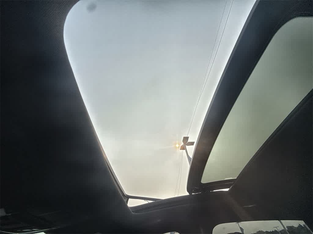 Vehicle image 18 of 36
