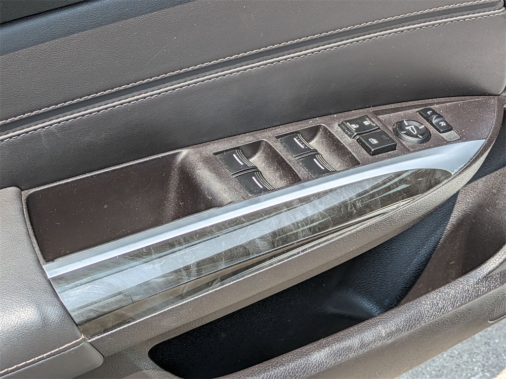 Vehicle image 16 of 34