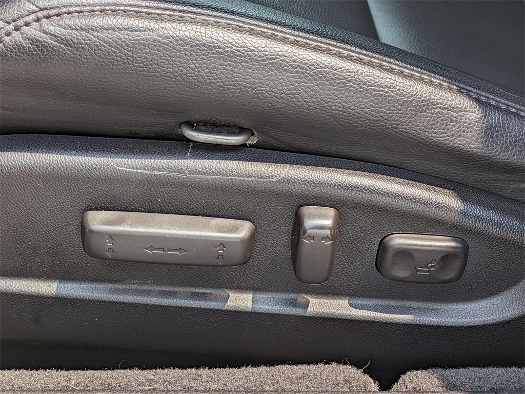Vehicle image 14 of 34