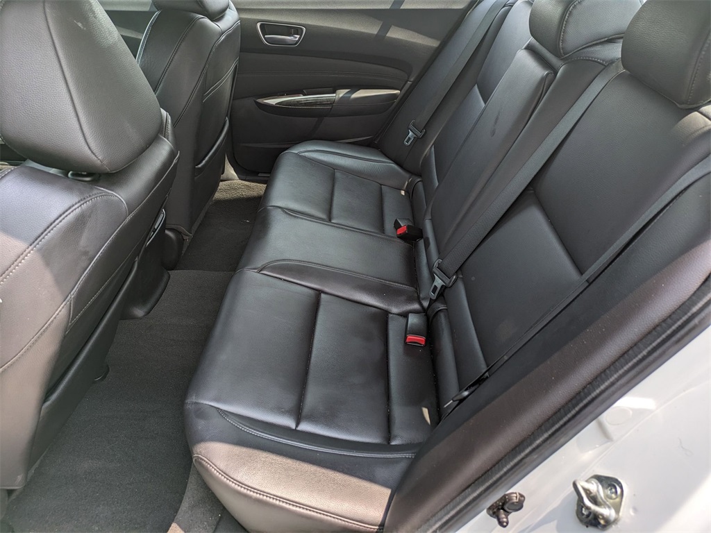 Vehicle image 26 of 34