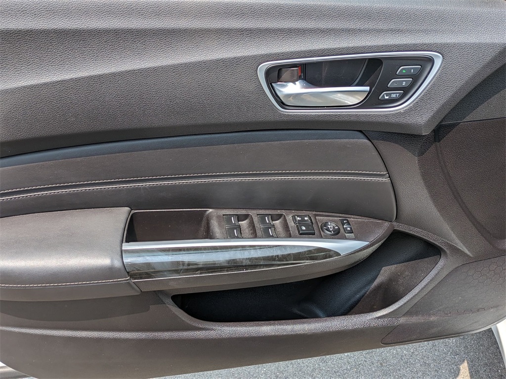 Vehicle image 15 of 34