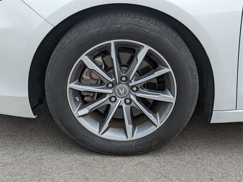 Vehicle image 33 of 34