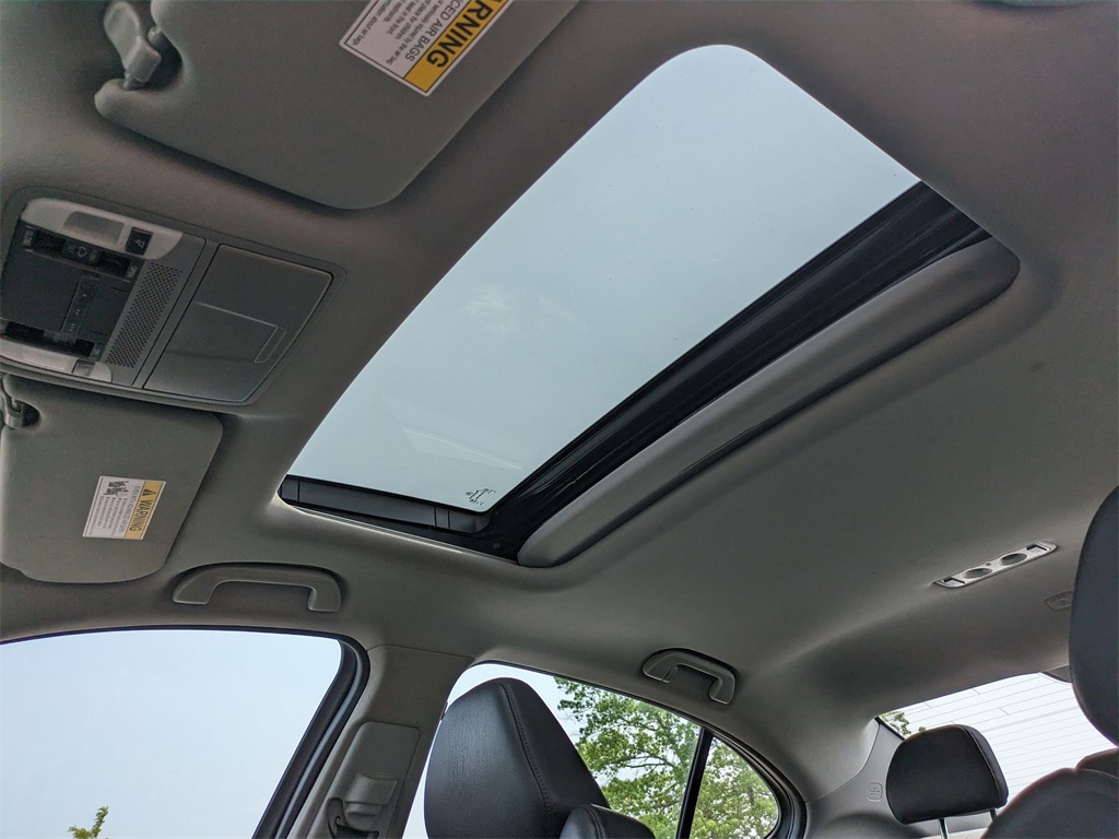 Vehicle image 13 of 34