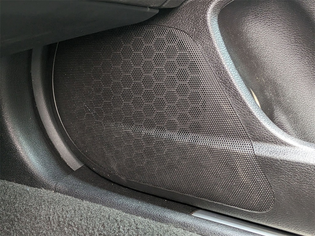 Vehicle image 17 of 34