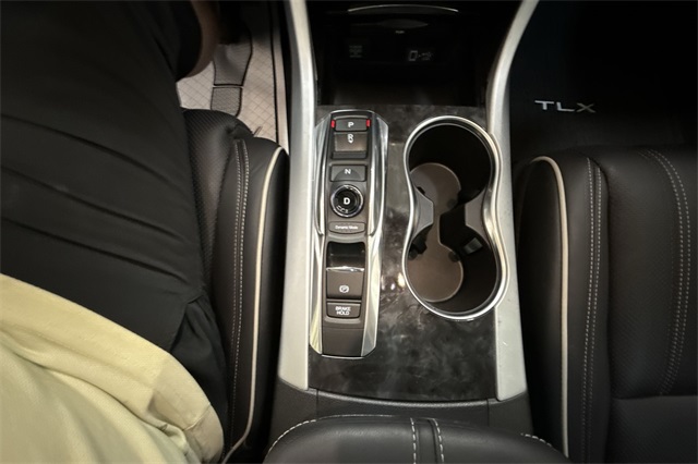 Vehicle image 21 of 27