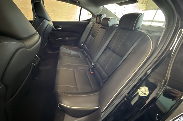 Vehicle image 15 of 27