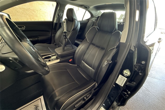 Vehicle image 13 of 27